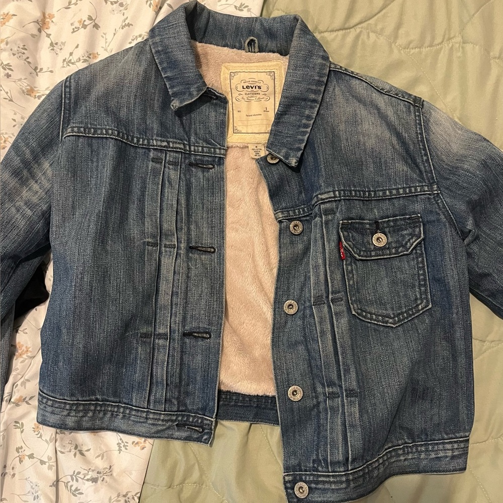 Levi’s Vintage Style Cropped fuzzy lined Denim Trucker Jacket Women’s Medium